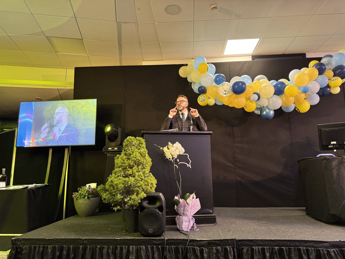 The Derbyshire Brain Game (@derbraingame) on Twitter photo #DBG2024 is opened by Robert Kirkland of <a href="/bandkbuild/">Bowmer+Kirkland</a>, who also introduces your host for the evening, @adamlloydbuss ⭐️ #DBG2024 is opened by Robert Kirkland of <a href="/bandkbuild/">Bowmer+Kirkland</a>, who also introduces your host for the evening, @adamlloydbuss ⭐️