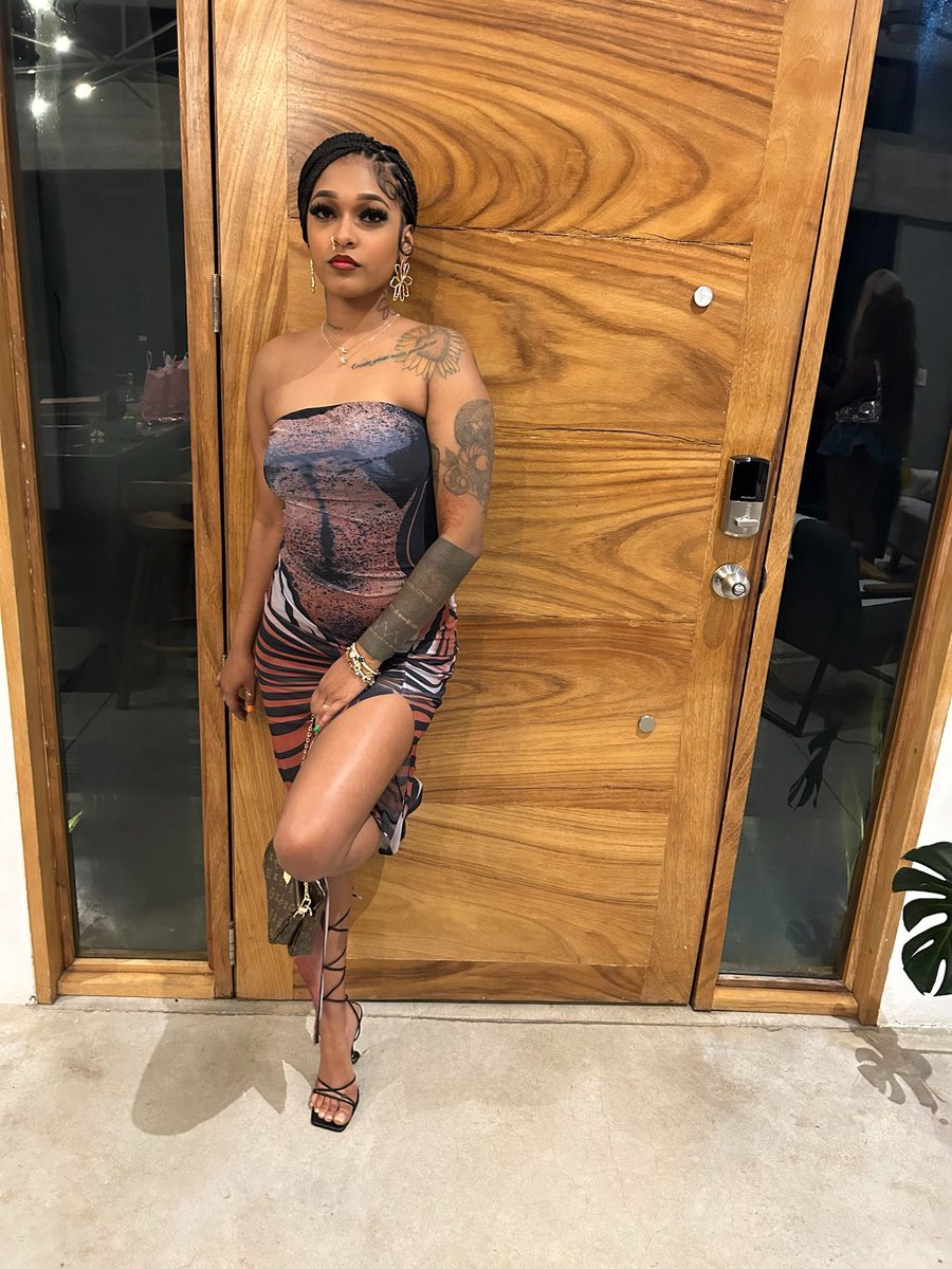 Rarest_chick's tweet photo. I’m just a girl💋 https://t.co/dGYzEfrM7v
