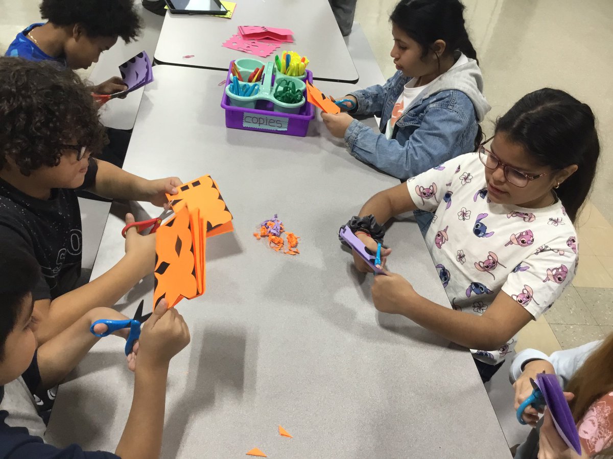 Today, our students learned how to make Papel Picado! They did a fantastic job! #HispanicHeritageMonth <a href="/MissTurant/">MissTurant</a> <a href="/mrhugey_pennave/">Bob Hugelmeyer</a> <a href="/mrsdanabulman/">Dana Bulman</a>