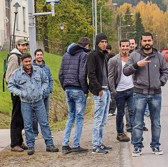 RobertoAvventu2's tweet photo. 🚨ULTIME NOTIZIE La Svezia ha avviato le deportazioni di massa degli immigrati iracheni. Ieri, un aereo carico di iracheni è stato inviato in Iraq. Le autorità affermano che le deportazioni continueranno. Vuoi che ciò venga implementato in tutta Europa? https://t.co/aqpdKsMWOS