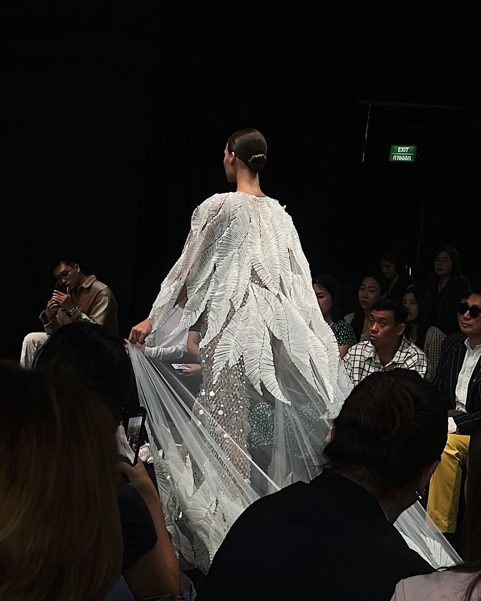 Araya joined us, along with other incredible guests, at the opening of Elle Fashion Week, stunning in Tony Ward Couture. A night to remember! 

#TonyWardCouture #ElleFashionWeek #EllenThailand