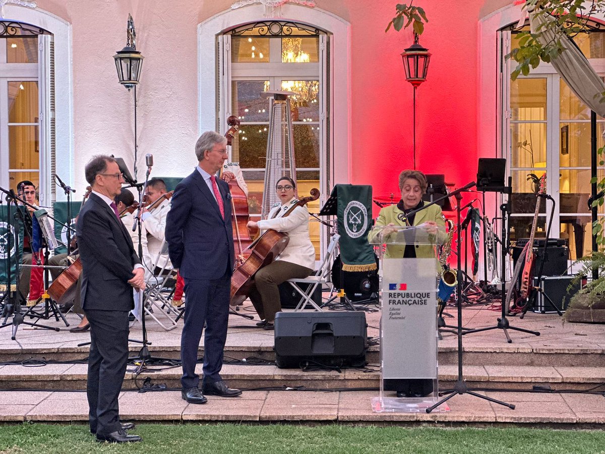 Asistimos a la inauguración de la XXIV Semana Francesa en Chile, celebrando 140 años de cooperación entre 🇫🇷 y 🇨🇱. El evento destacó la colaboración bilateral en sectores clave como la sostenibilidad y la transición energética. Gracias <a href="/CCIFranceChili/">CámaraFrancoChilena</a> por esta instancia.