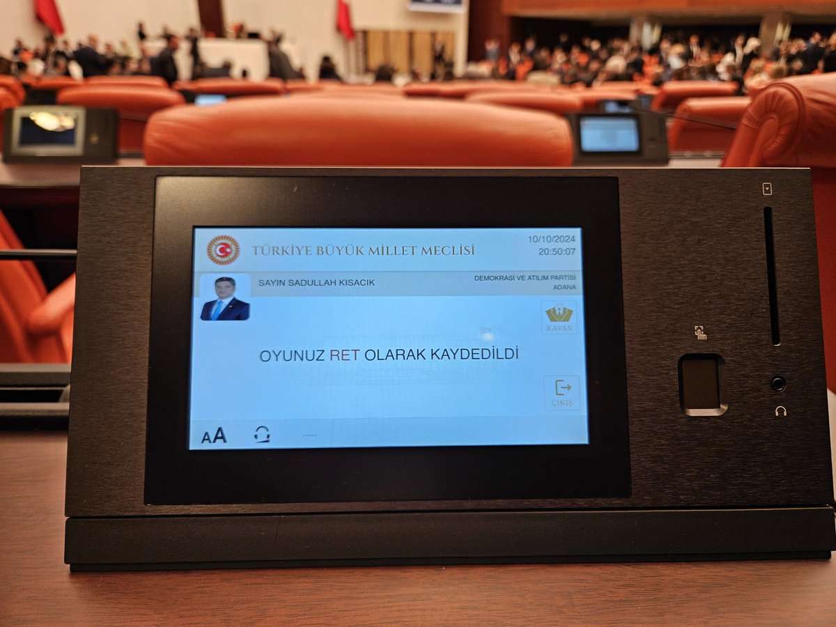 sadullahkisacik's tweet photo. Kutsal öğretmenlik mesleğine hak ettiği değeri vermeyen ve öğretmenlerimizin mevcut olan sorunlarına duyarsız kalan Öğretmenlik Meslek Kanun teklifine red oyu verdik.
#ücretliöğretmenler #ustaöğreticiler #ustaöğreticilersusmayacak https://t.co/AKqbZuxteP