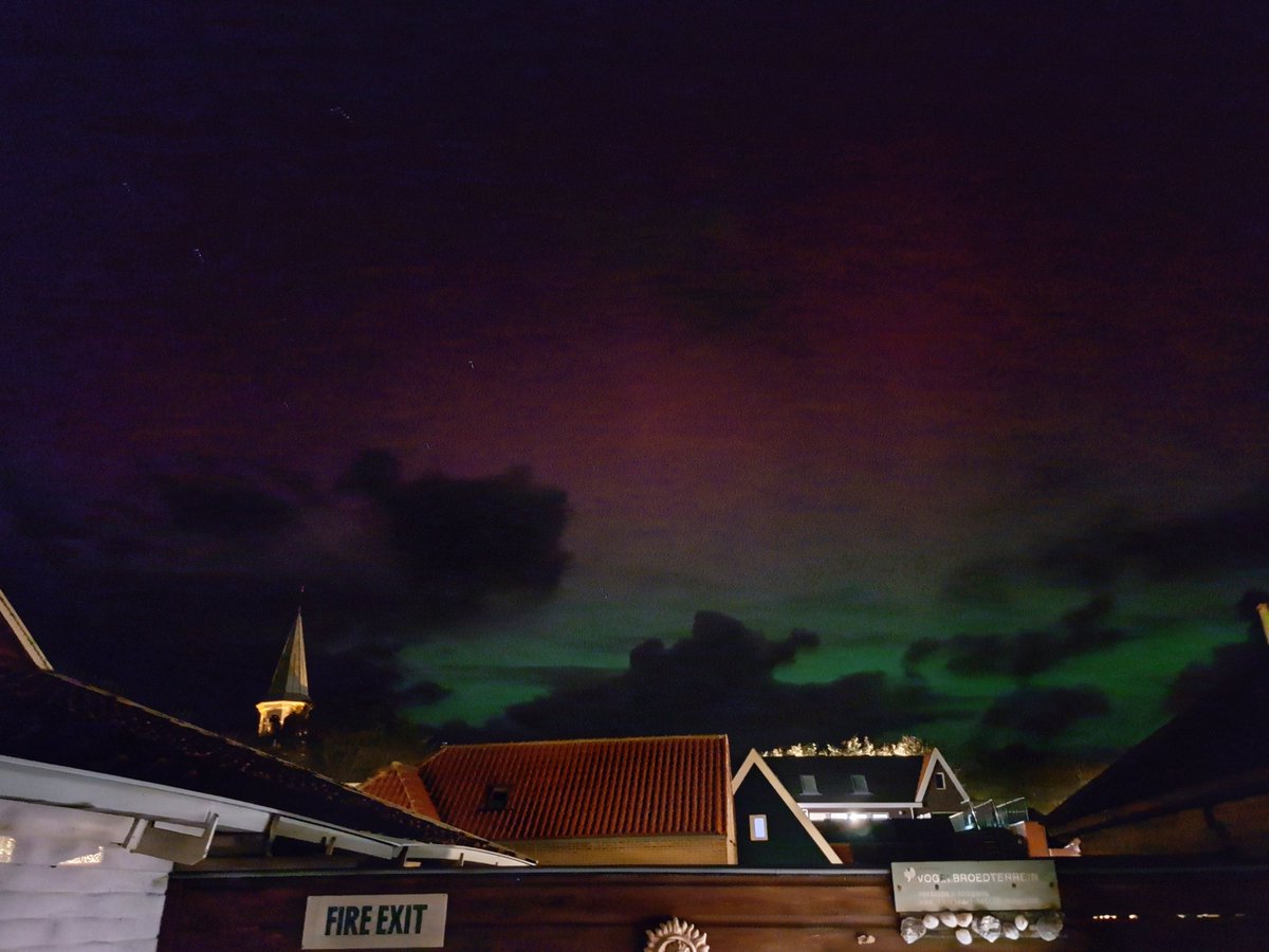 Boswachter Anno (@boswchtrannots) on Twitter photo Een luie noorderlicht foto vanuit de tuin gewoon met m'n mobiel.
Tsja dat kan gewoon op #Terschelling #noorderlicht <a href="/WilliamHuizinga/">William Huizinga</a> @weermanreinier <a href="/helgavanleur/">Helga van Leur β</a> <a href="/mrmiddendorp/">Maurice Middendorp</a> @MarcdeJongRTL Een luie noorderlicht foto vanuit de tuin gewoon met m'n mobiel.
Tsja dat kan gewoon op #Terschelling #noorderlicht <a href="/WilliamHuizinga/">William Huizinga</a> @weermanreinier <a href="/helgavanleur/">Helga van Leur β</a> <a href="/mrmiddendorp/">Maurice Middendorp</a> @MarcdeJongRTL