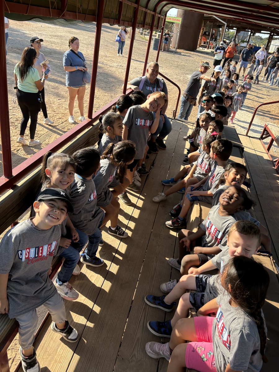 Candace Hall tweet media