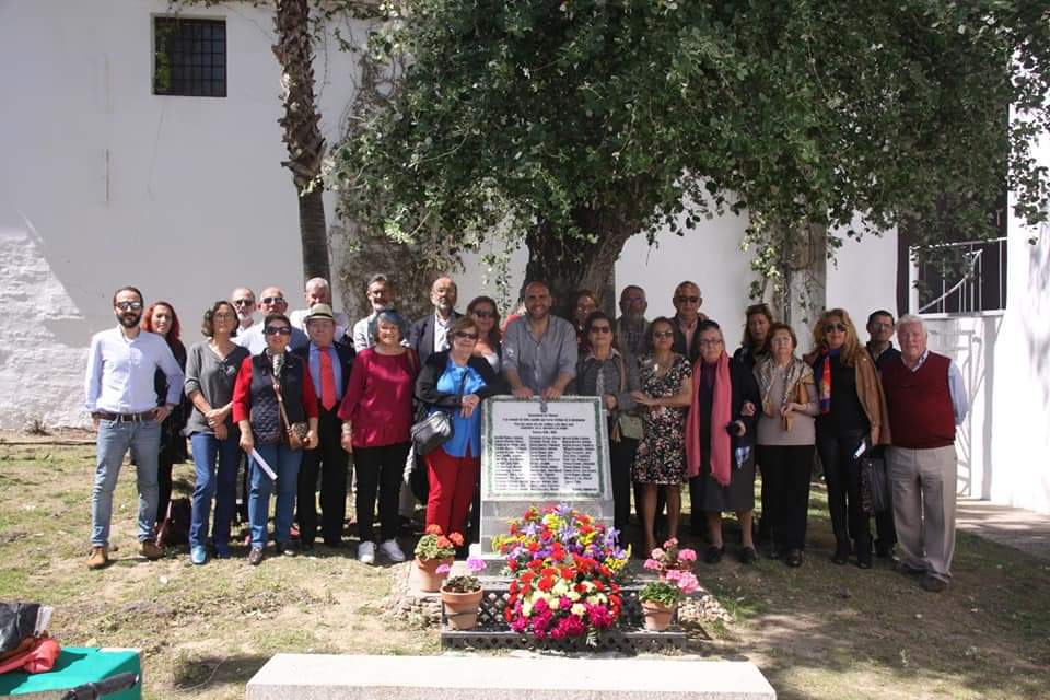 Hoy hace 88 años que 43 tomareños y 1 tomareña fueron arrancados de su pueblo para no volver. 
Debemos seguir exigiendo que se cumpla la ley para que regresen y sus familias puedan cerrar por sin el círculo del duelo. 

MEMORIA🌹