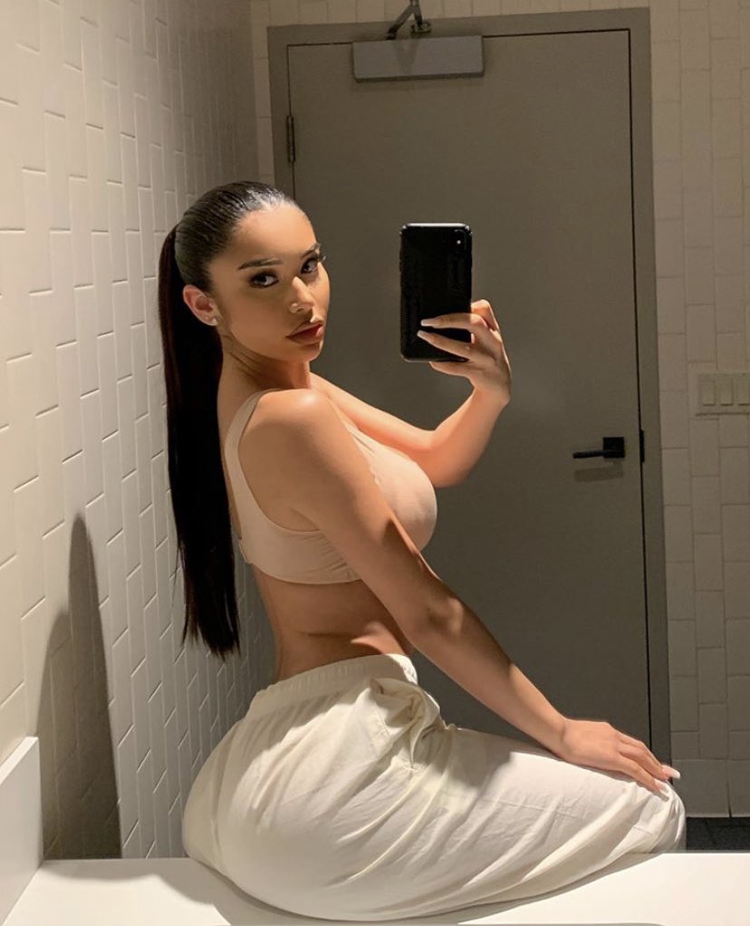 You can't help but stare at me, after all, I'm perfect 😘