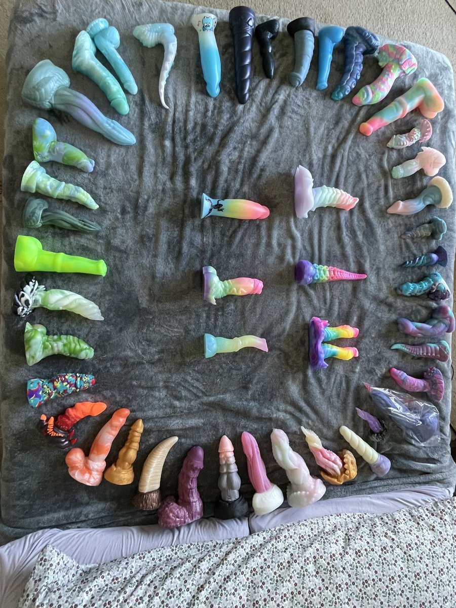 poorly made bed ✅ 
lots of silicone ✅ 
“full” collection pic ❌ i forgot all my eggs and fiona so not really

a lot of makers seem to have tags turned off so open this thread for a list ➡️