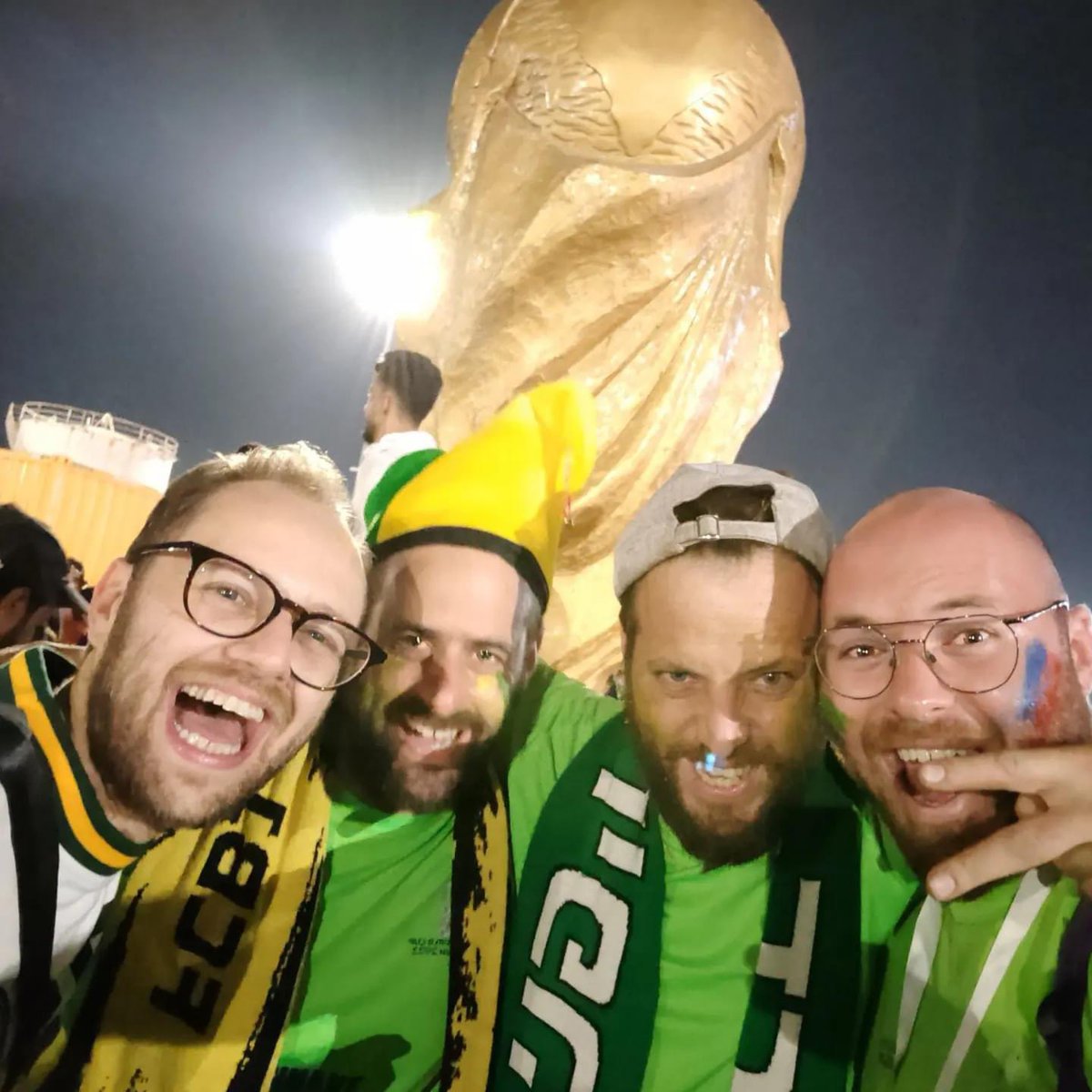shtrauchler's tweet photo. צבי מרנץ האהוב, איזה בוקס בבטן דקה לפני כיפור. איזה איש ענק, עם לב ענק עוד יותר. 
איך היית רגיש ואוהב לילדי הגשמת חלום המיוחדים, איזה שטוניק. איזה חיוך ממזרי ופשטות נעימה ומרגשת. 
נכנסת לי עמוק ללב אחי היקר. החיוך והצחוק שלך ישארו איתי לעד. מכעיס ומכאיב כל כך שהמסע הזה מסתיים כך. 
תודה על כל מה שעשית עבור עם ישראל בגלוי ובסתר. תודה על שהכרתי אותך ועל החוויות שצברנו יחד. 
צבי מתתיהו מרנץ האהוב הי״ד. ��נהיה ראויים🙏