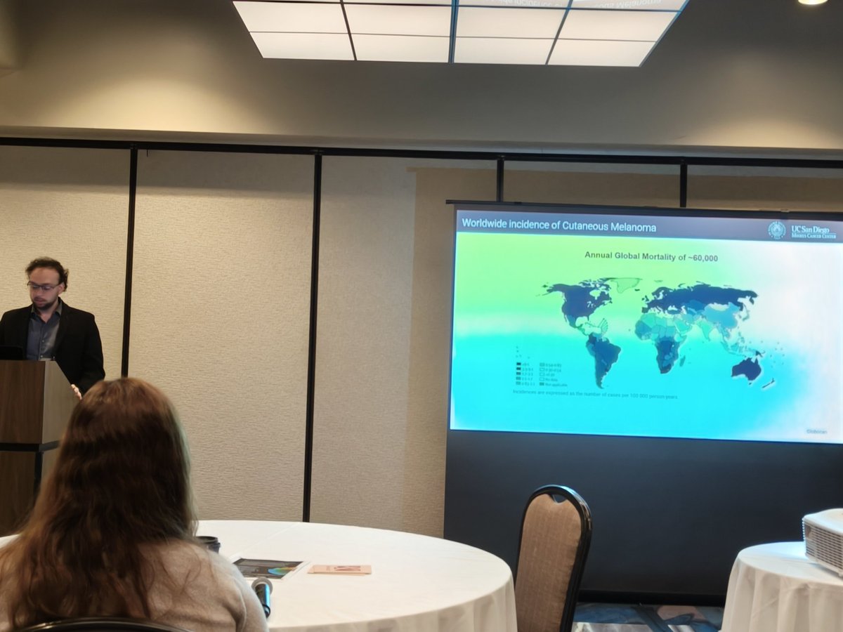 Now, <a href="/SimoneLubrano/">Simone Lubrano</a> from <a href="/SilvioGutkind/">GutkindLab</a>'s lab <a href="/UCSDCancer/">UC San Diego Health Moores Cancer Center</a> is telling us about drug combinations to overcome resistance to BRAF/MEK inhibitors and immunotherapy in #melanoma #TraineeMeeting <a href="/SocietyMelanoma/">Society For Melanoma Research</a>