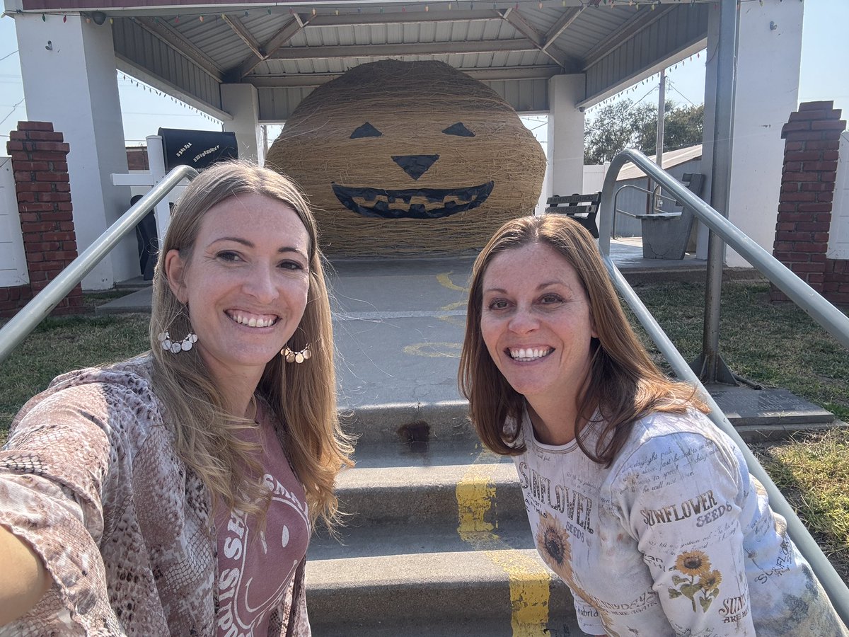 Sarah LaRosh (@sarahlarosh) on Twitter photo Worlds Largest Ball of Sisal Twine - Cawker City KS.
Great lunch and strategy meeting
<a href="/networkkansas/">Network Kansas</a> <a href="/ecomm_ks/">E-Community Partnership</a> #kseship Worlds Largest Ball of Sisal Twine - Cawker City KS.
Great lunch and strategy meeting
<a href="/networkkansas/">Network Kansas</a> <a href="/ecomm_ks/">E-Community Partnership</a> #kseship