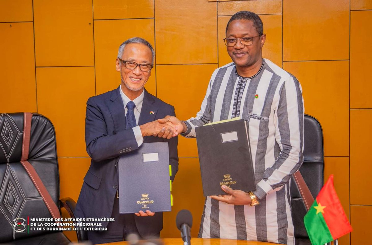 AESinfos's tweet photo. #AESinfo | #Burkina🇧🇫🤝🏾🇯🇵 #Japon
Le Japon renforce son soutien au Burkina Faso : plus de 2 milliards de francs CFA pour l'aide alimentaire

Le Japon poursuit son engagement en faveur du Burkina Faso en octroyant une aide alimentaire supplémentaire de plus de 2 milliards de francs CFA. Ce soutien financier, qui s'inscrit dans le cadre d'une coopération bilatérale solide, vise à atténuer les effets de la crise alimentaire et à renforcer la résilience des populations les plus vulnérables. Cette initiative vient appuyer les efforts du gouvernement burkinabè pour assurer la sécurité alimentaire du pays.  

Source : MAECR-BE