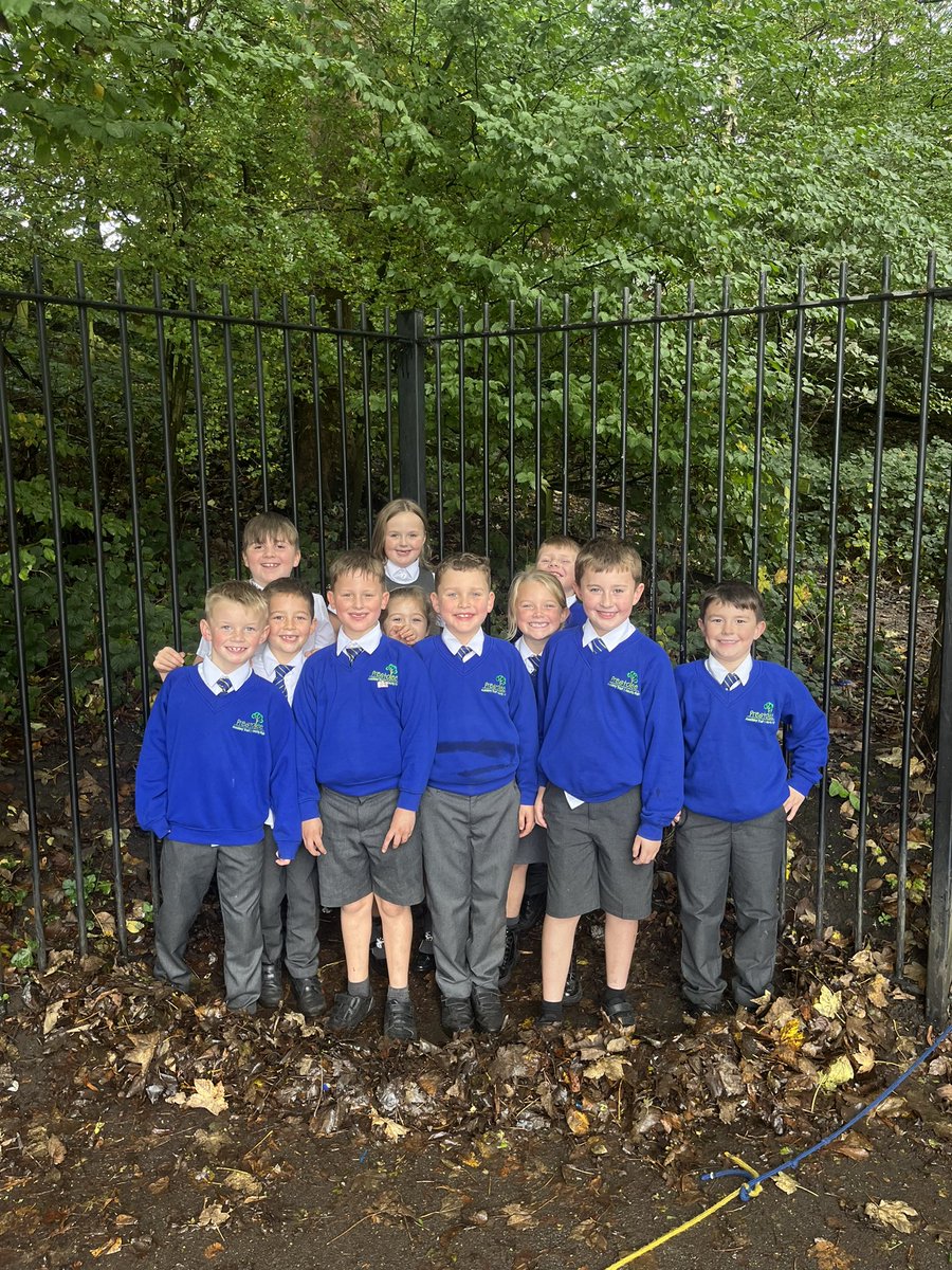 Year 3 have been learning all about Prehistory, including Stone Age houses. So during their lunch time some of the children decided to create their own Round House and Hill Fort to reenact life in the Stone Age. They were very proud! 🍂👏🏻 #History #StoneAge