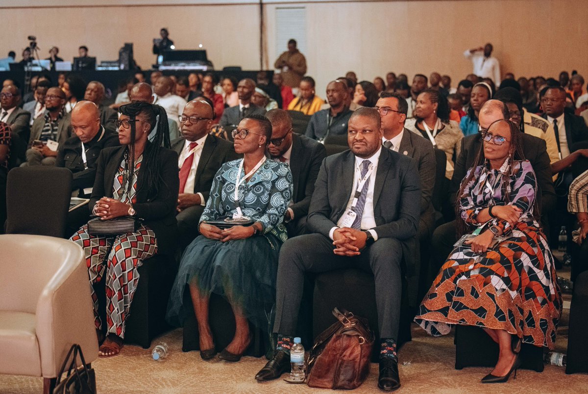 UNDPSierraLeone's tweet image. "Let's expand our horizons. I urge fellow entrepreneurs to explore cross-border markets, fostering collaboration, trade, &amp;amp; a more interconnected future."

Haja Dalanda Masally, CEO of  @sheaandmor ,  @UNDPSierraLeone  supported SME speaking on Day 2  of  the #BiasharaAfrica2024.