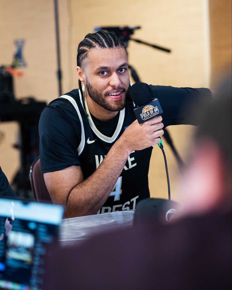 WakeMBB's tweet image. Natural energy on the mic 🎤 

#ACCMBB