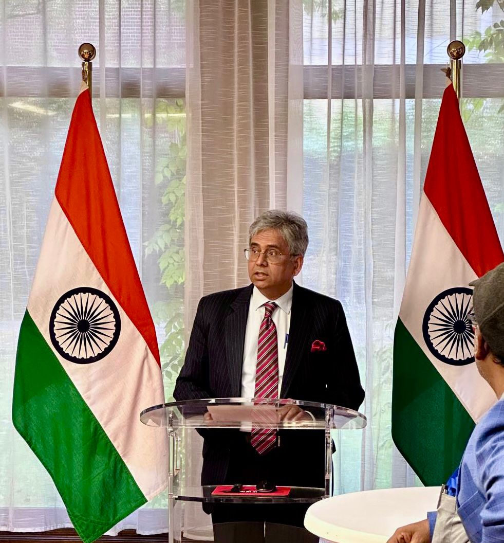 AmbSaurabhKumar's tweet photo. Good interaction with delegation from @Semicon_India, @GoI_MeitY  with reps of academia, industry and Govt. Was debriefed about their productive meetings @imec_int and @DigitalEU to strengthen 🇮🇳 🇪🇺  cooperation in technology to promote semiconductor ecosystem in India. https://t.co/J7vKlct2Fi
