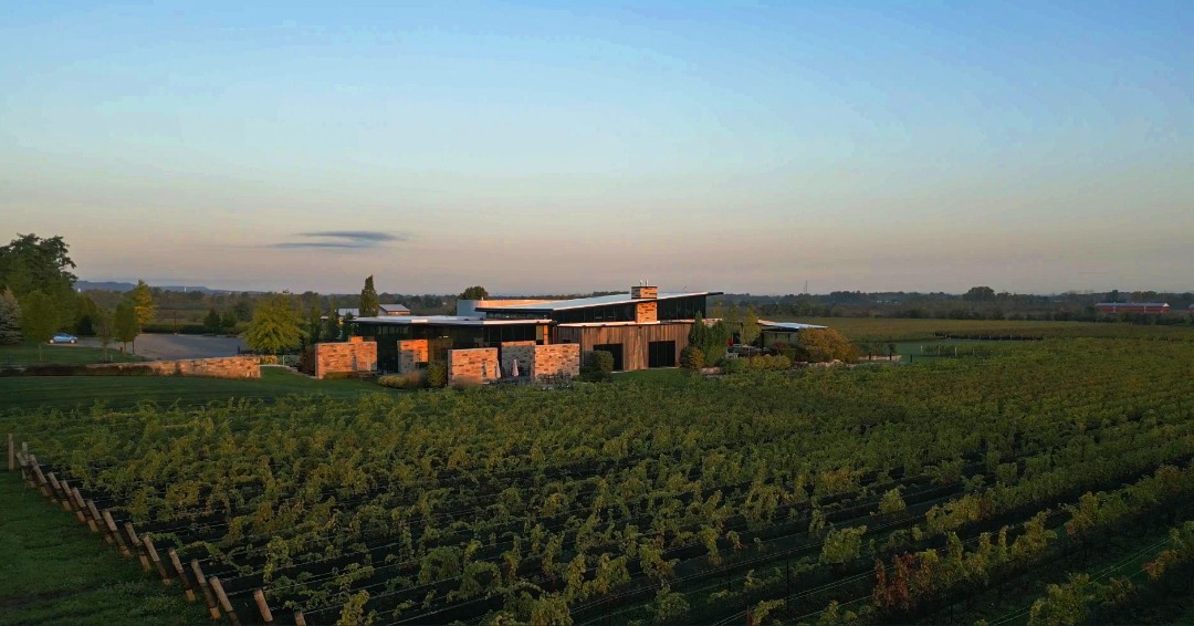 Redstone Winery &amp; Restaurant ⬧ Please note there will be a slight change in our hours starting this month!

⬧ The Retail Store will be closed MONDAYS &amp; TUESDAYS starting October 15th.
⬧ The Restaurant will be open Sundays from 11:30am - 3:00pm as of October 20th.