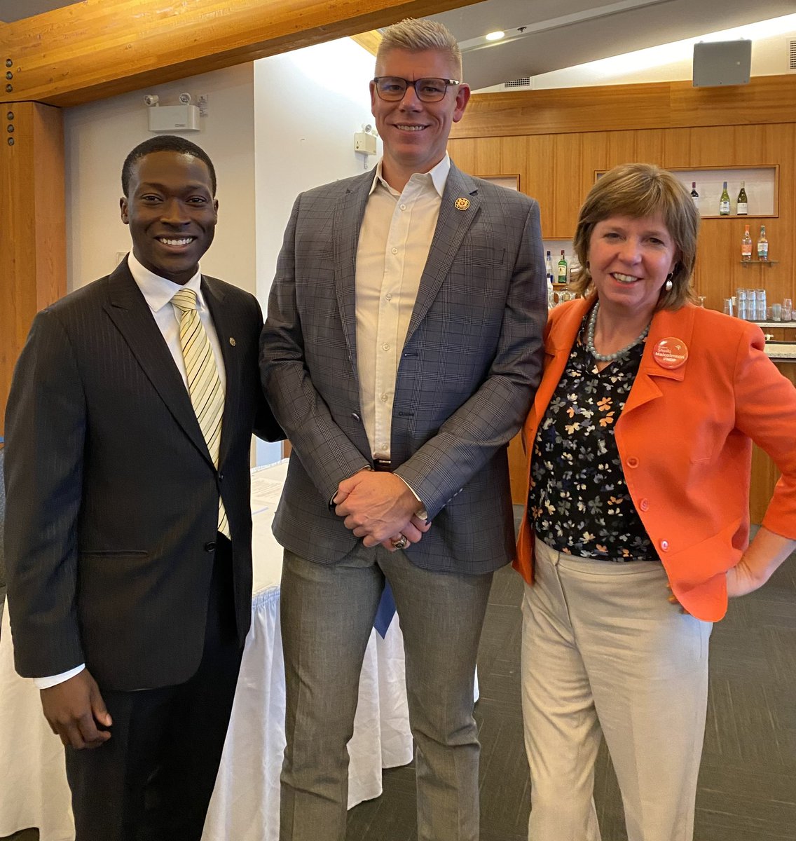 Thanks to <a href="/NanaimoChamber/">Nanaimo Chamber</a>’s Community Impact Committee and Canadian Builders Association of Vancouver Island for hosting an all-candidates forum for #Nanaimo #Lantzville &amp; #Nanaimo #GabriolaIsland. It was also wonderful to run into Chad Porter, President of <a href="/IAFF905/">Nanaimo Fire Fighters’ Association</a> at the event