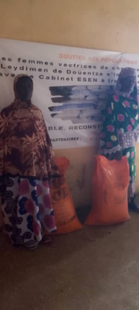 Ce 7/10/2024“Le Cabinet ESEN a contribué à l’effort de solidarité à travers le RECAFEVEC en faisant un don de vivres aux sinistrés de Dallah dans la région de Mopti, conformément aux directives des autorités suite au décret déclarant l’état de catastrophe nationale.