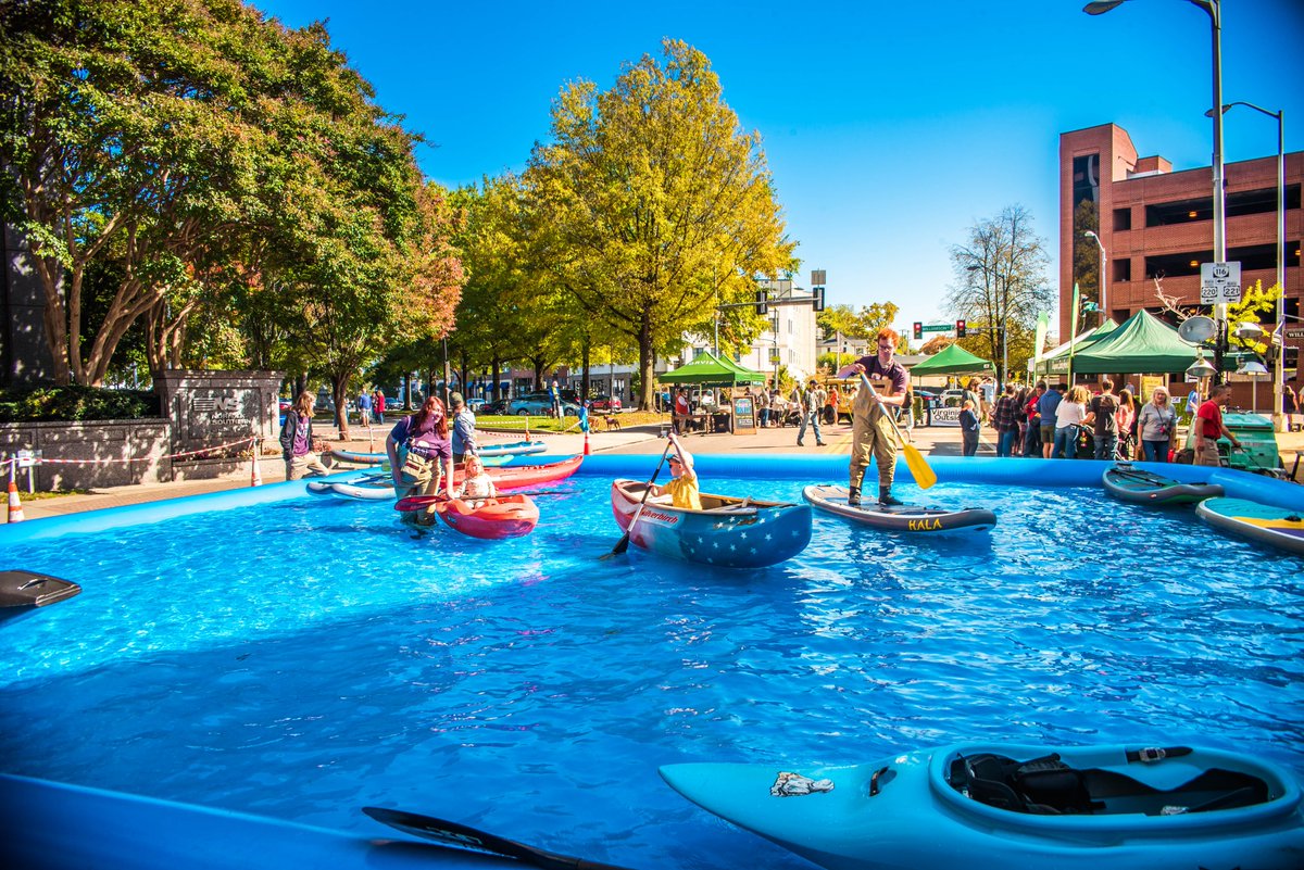 visitvbr's tweet image. We ♥️ Octobers in Virginia's Blue Ridge! Check out our roundup of 100 events to experience this month! With fall colors soon reaching their peak (mid to late October!) and our calendar bursting with fun events, it’s the perfect time to plan a fall getaway! visitroanokeva.com/blog/post/even…