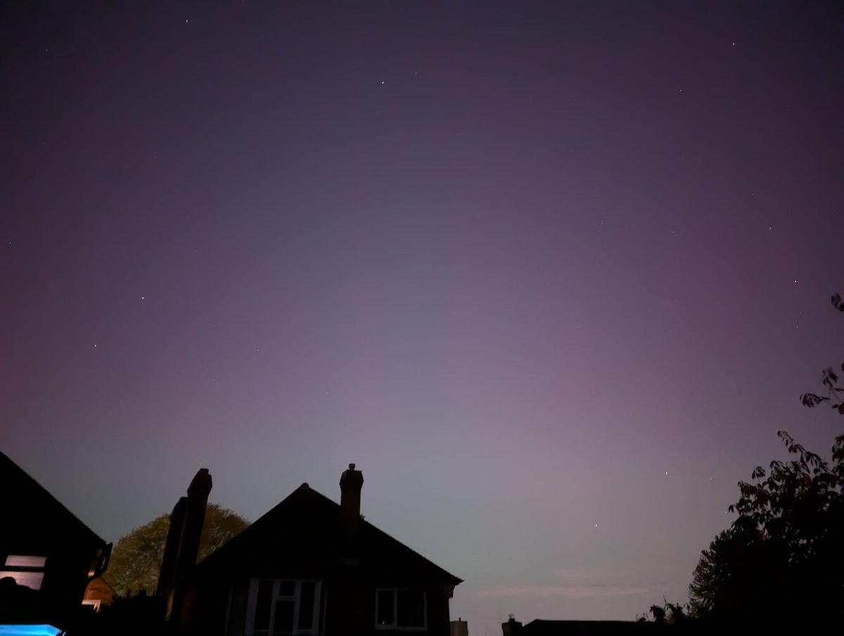 _ABA_23's tweet photo. The #Aurora visible in Birmingham using a phone camera https://t.co/oKmgBpIoBo