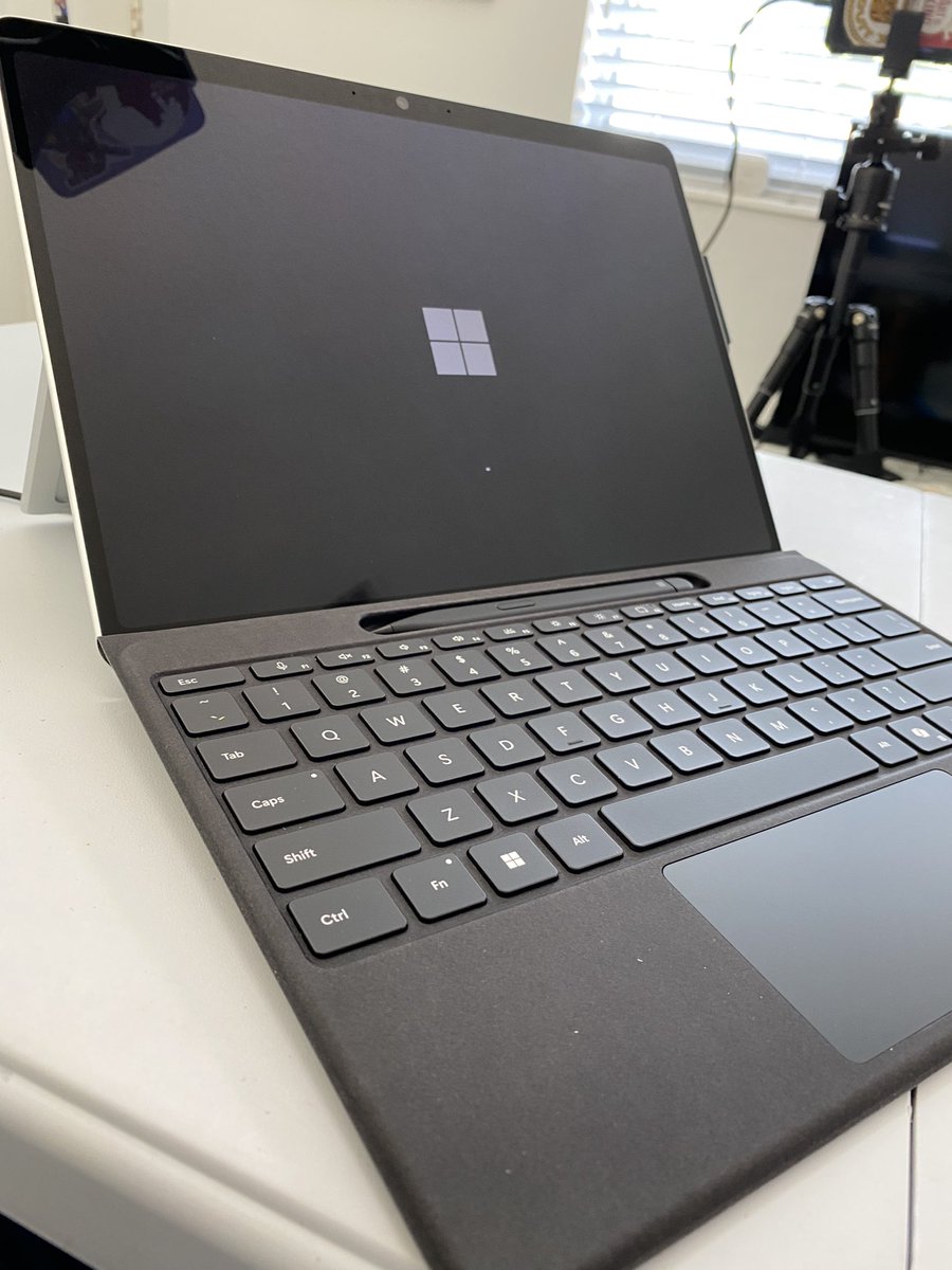 deltatangomike's tweet image. OMG ITS HERE!!!

I’m finally up to date with this amazing @Surface Pro 11 Copilot+

Unboxing update coming soon. 
#SurfaceCreator