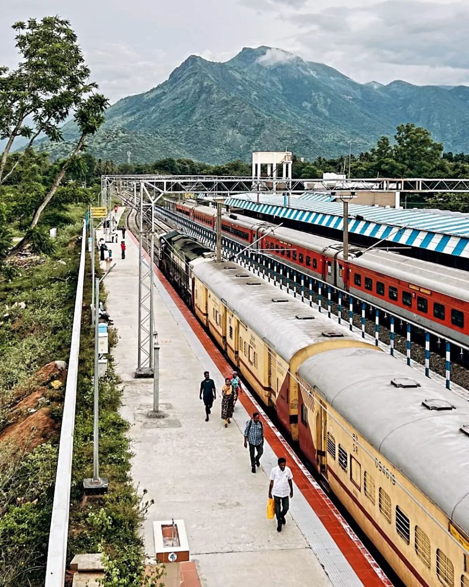 KumaranBS's tweet photo. #BODINAYAKKANUR AT THE FEET OF GOD'S OWN COUNTRY #KERALAM SMALLER TOWN WITH CARDAMOM FLAVOURED IN #TamilNadu #THENI KNOWN AS CARDAMOM CITY AND #GATEWAY TO #MUNNAR #GodsInfalliblePlan 20601 FROM #Chennai #ACExpress TURN AS 20602 FROM
@DrmChennai CONVERT THIS AS DAILY OPERATED https://t.co/2h0xhaxKrV