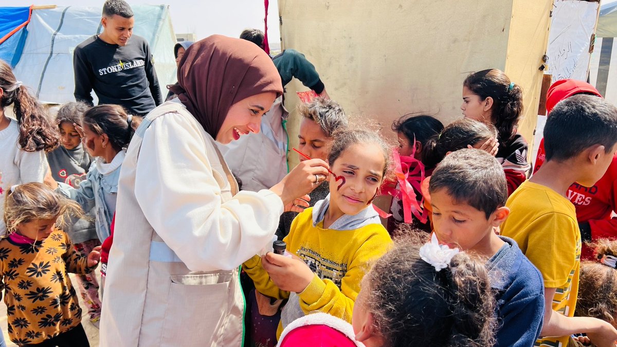 #WorldMentalHealthDay For the past year, our teams and volunteers in #Gaza have been running recreational activities in shelters for children and young people deeply affected by the bombing. These activities aim to alleviate their anxiety and give them a sense of normalcy. © HI