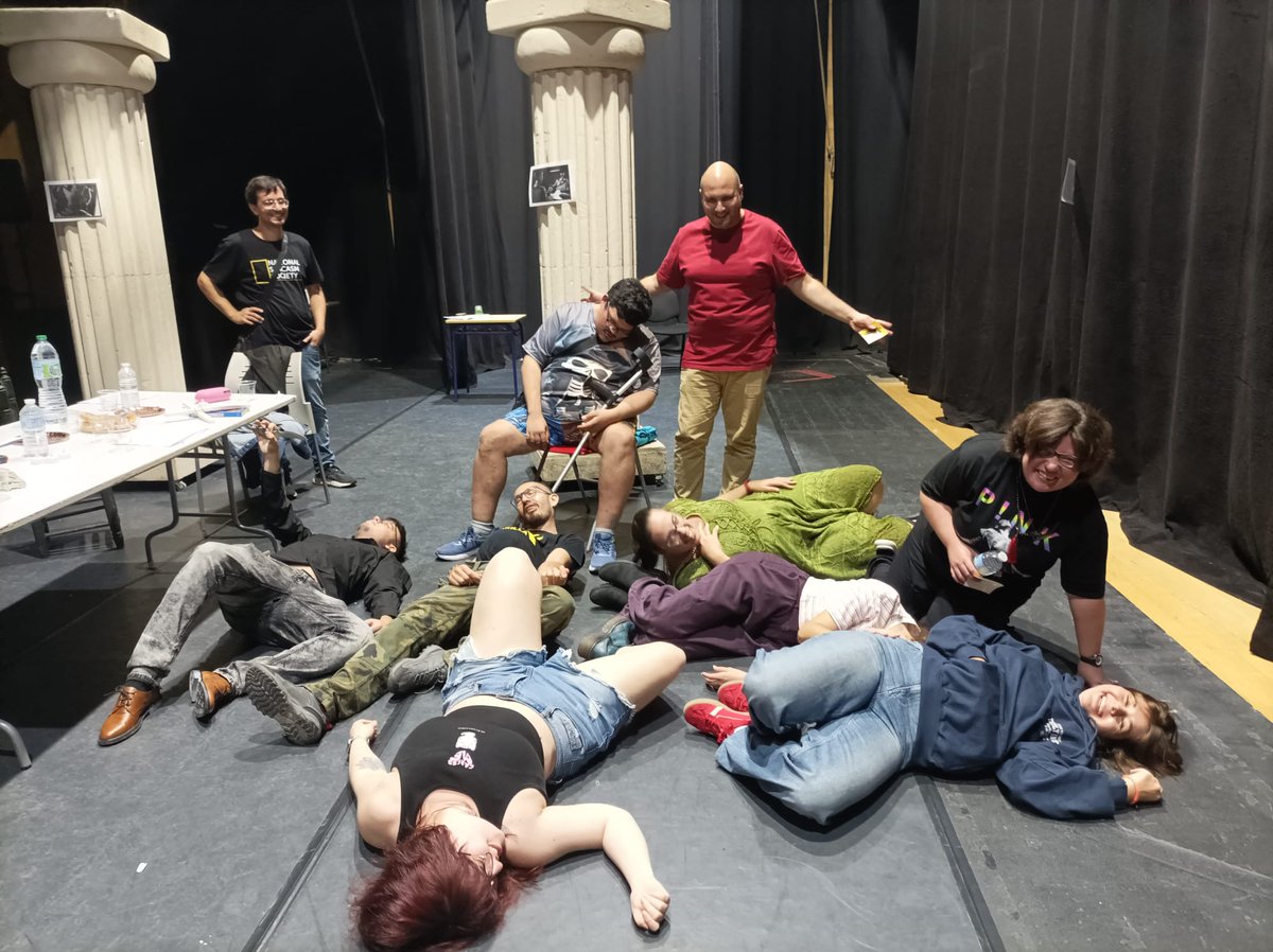 TORRE-ESPACIO
Otro vivo traído por la buena gente de Kaos Kontrolado en este caso a cargo de Miguel quien logro inquietarnos y perturbarnos con una gran atmosfera de terror de la cual no salió títere con cabeza

@trollea_jornadas