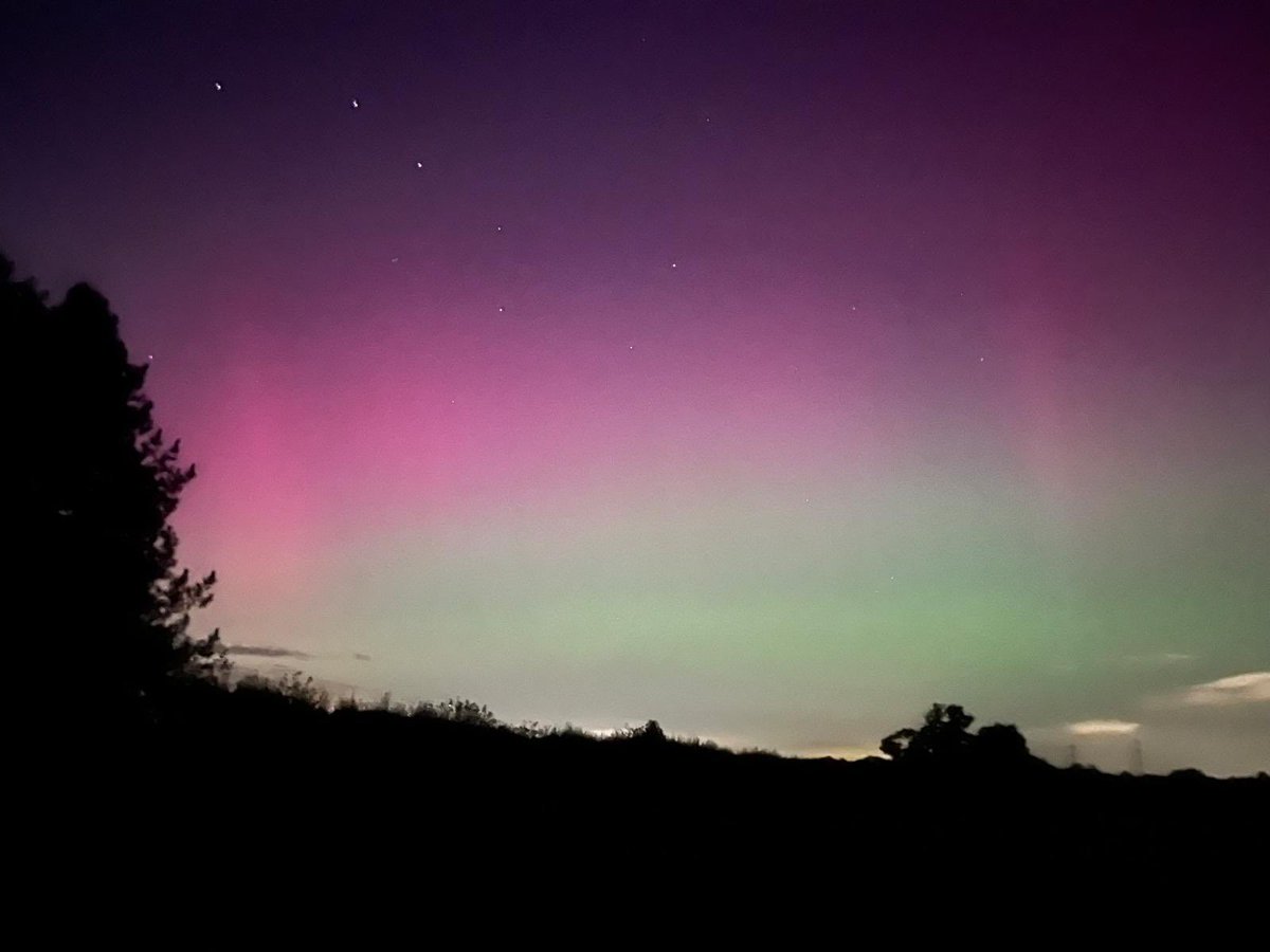 If you’ve got clear skies and are away from light pollution it’s definitely worth getting out there right now and using your phone to see if you can get a snap of the #Aurora. My dear friend just caught this in North Bucks. 
#northernlights