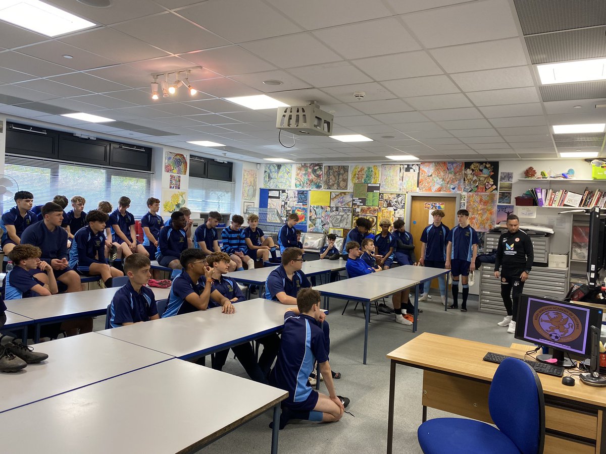 AvonValleySchPE's tweet image. Following our careers fair this morning, @AvonValleySch continued their relationship with @RugbyBoroughAca as Liam, Will and Joe delivered a practical session and presenting to Yr 11 students #AVSPE