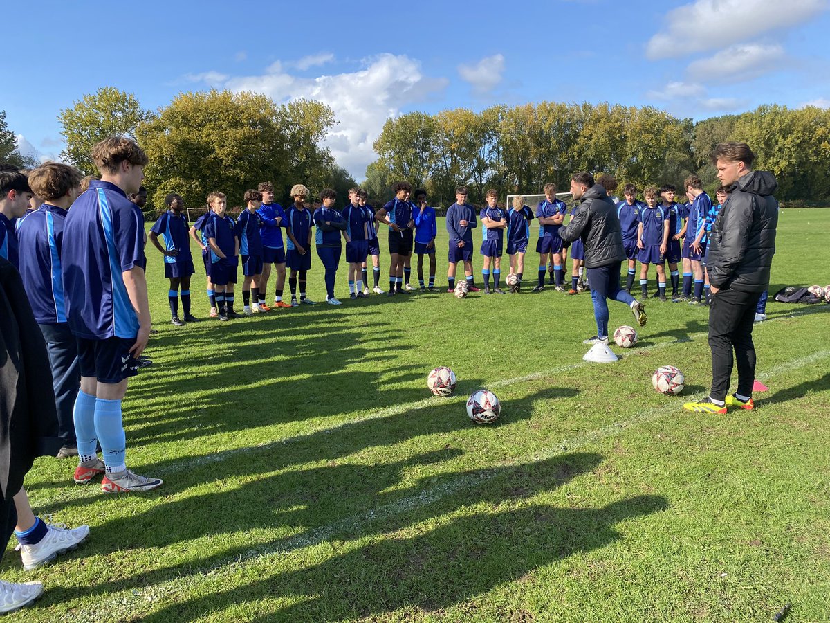 AvonValleySchPE's tweet image. Following our careers fair this morning, @AvonValleySch continued their relationship with @RugbyBoroughAca as Liam, Will and Joe delivered a practical session and presenting to Yr 11 students #AVSPE