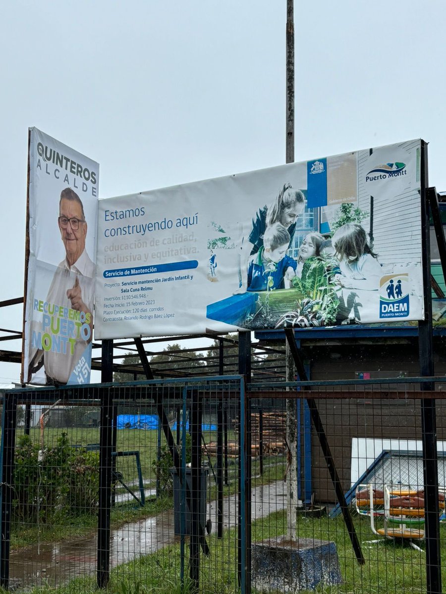 SoydePuerto's tweet photo. En #puertomontt  el candidato Quinteros instala su propaganda en ingreso del jardín Infantil ubicado en carretera austral según dan cuenta las fotografías tomadas por @SoydePuerto . Quien autorizó esto ?? @ServelChile  que opina el @PSChile  de esta acción de su candidato? #chile https://t.co/VGfbxj0Uld