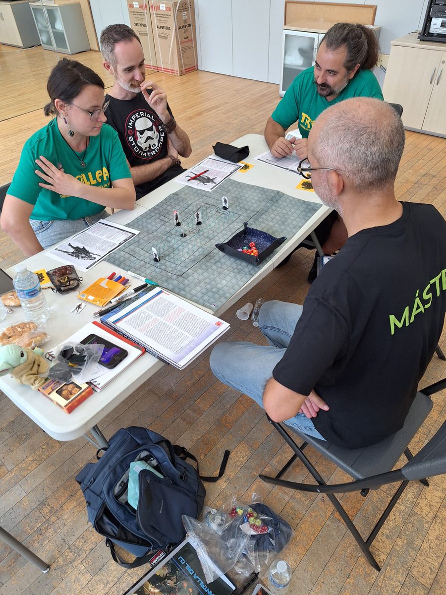 STARFINDER: HACIA LO DESCONOCIDO
En esta partida con el sistema hermano de Pathfinder pero en plan aventura espacial, Miguel nos recordó maravillosamente que este género tiene vida más allá de la fantasía clásica.
¡Habrá que seguir dándole!