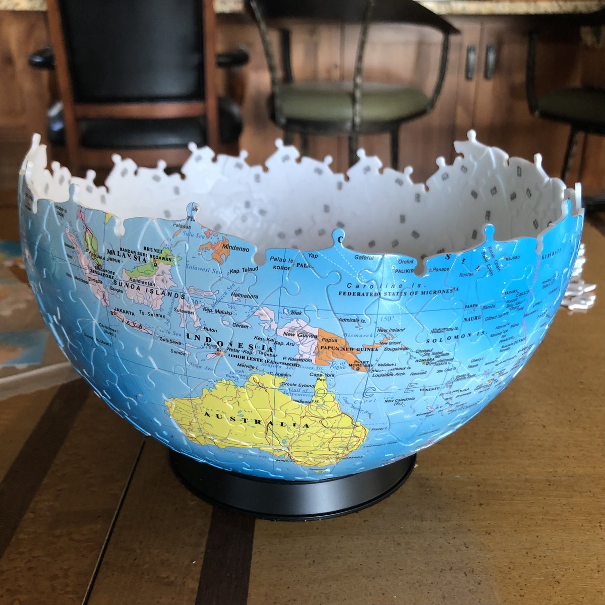 Paperbacks_Plus's tweet image. 🧩🌎
Globe of the earth, 3D spherical puzzle by Esphera 360.
Headed to the shop.
#globeofthearth #spherical #sphericalpuzzle #jigsawpuzzle #jigsawpuzzles #puzzlelover