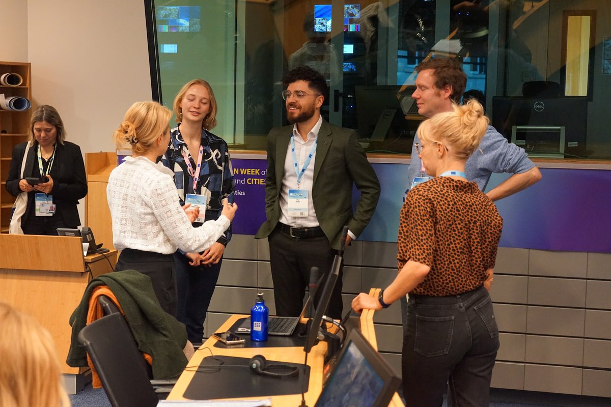 aktasbilalata's tweet photo. Back in Brussels for the 22nd European Week of Regions and Cities,talking youth participation for a stronger democracy. Engaging with #dypall and @Youth_Forum we explored the need for a new,bottom-up democracy that looks beyond Europe. Thanks for inviting
@EU_EESC #EURegionsWeek https://t.co/E6ilvYoolk