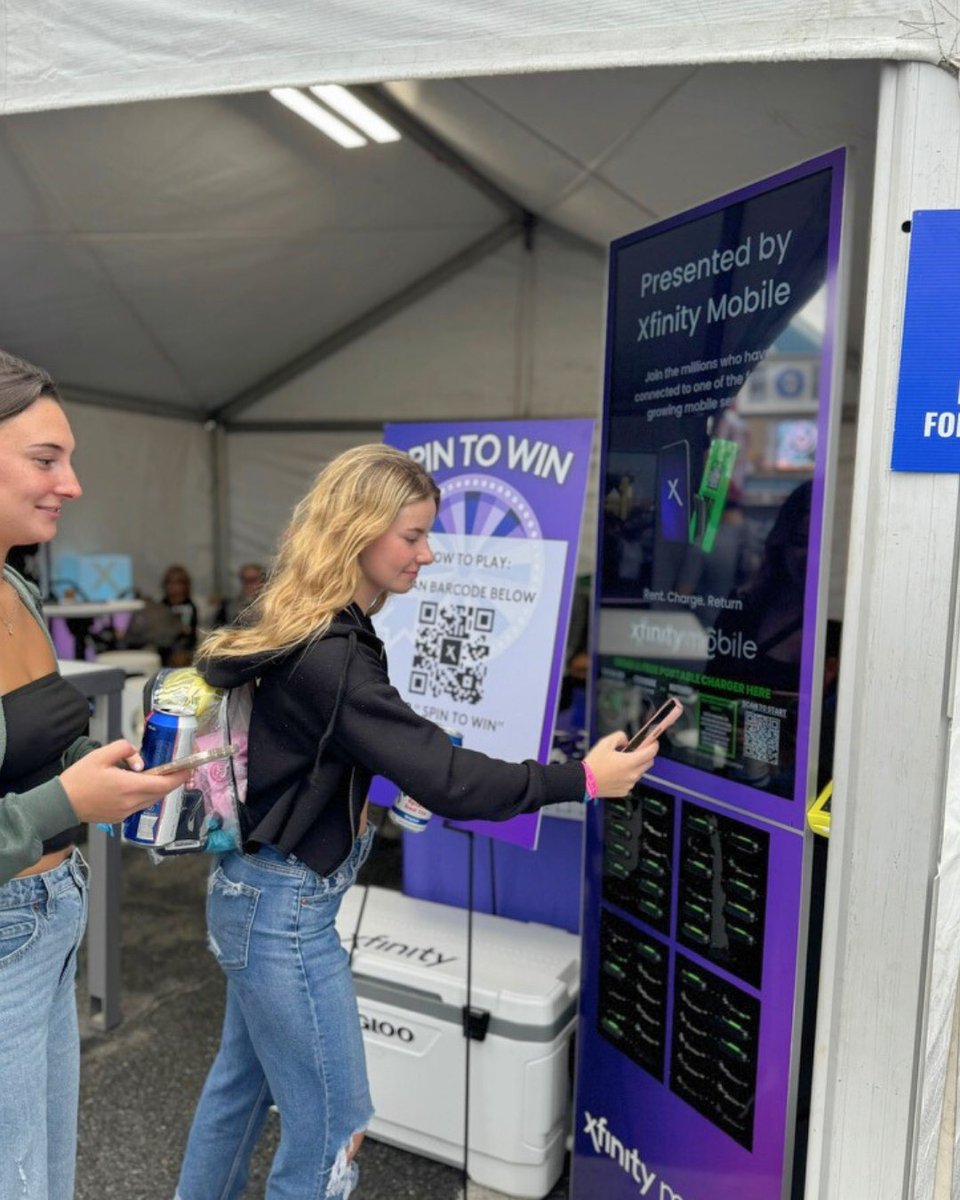 JUUCECHARGING's tweet image. We're thrilled to have partnered with Xfinity Mobile to provide festival-goers with free portable charging at Oceans Calling! 🙌🔋

#JUUCE #XfinityMobile #OceanCalling #StayCharged #FestivalReady #PortablePower