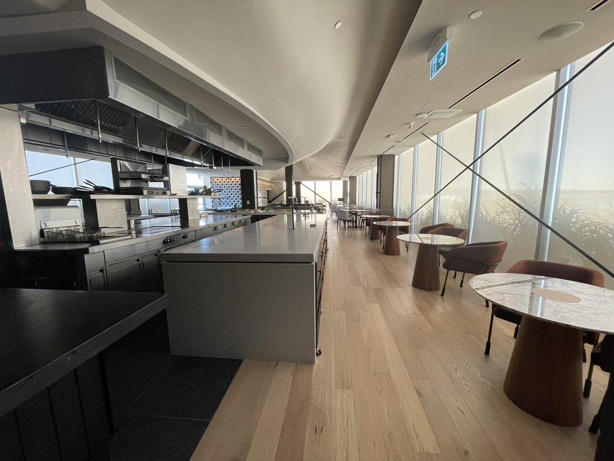 JadeRange's tweet image. This kitchen is officially up and set for action! Let the cooking adventures begin! 🔥🍳

#jaderange #commericalkitchenequipment #commercialkitchendesign #middleby #restaurantdesign #restaurantkitchen