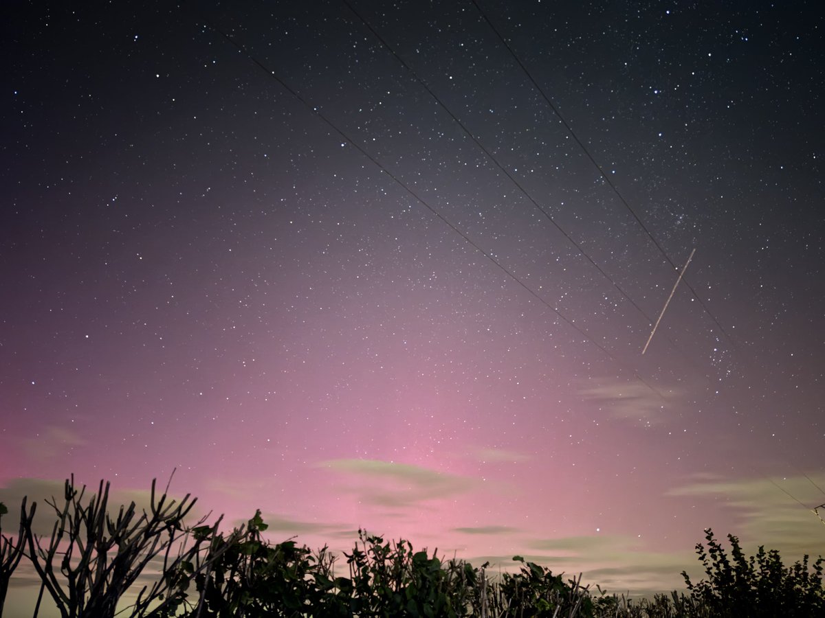 damienB86's tweet photo. #auroresboréales bien visible ce soir dans la #vienne. Magnifique spectacle
@Bleu_Poitou @F3PoitouChtes @KeraunosObs @meteofrance @infoclimat #aurora https://t.co/pZzNG5U1Nd