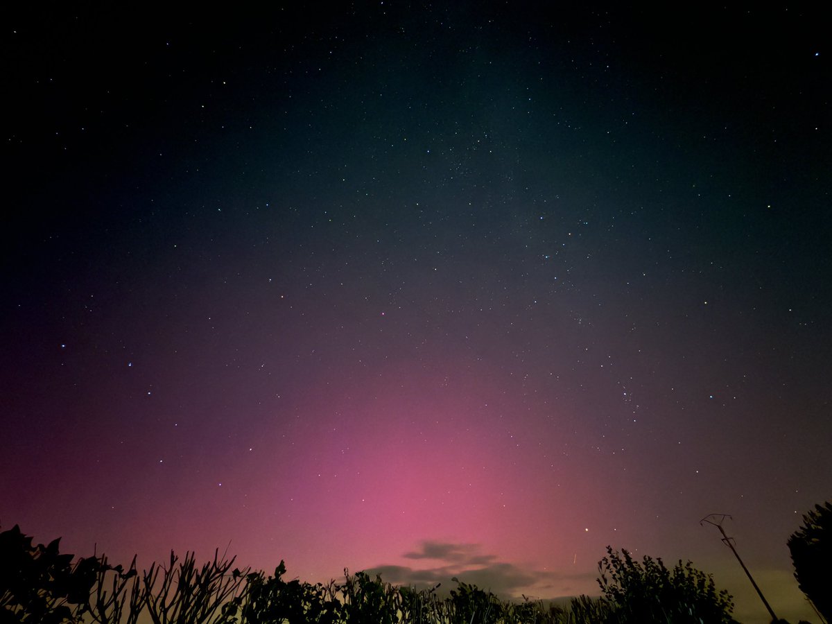 damienB86's tweet photo. #auroresboréales bien visible ce soir dans la #vienne. Magnifique spectacle
@Bleu_Poitou @F3PoitouChtes @KeraunosObs @meteofrance @infoclimat #aurora https://t.co/pZzNG5U1Nd