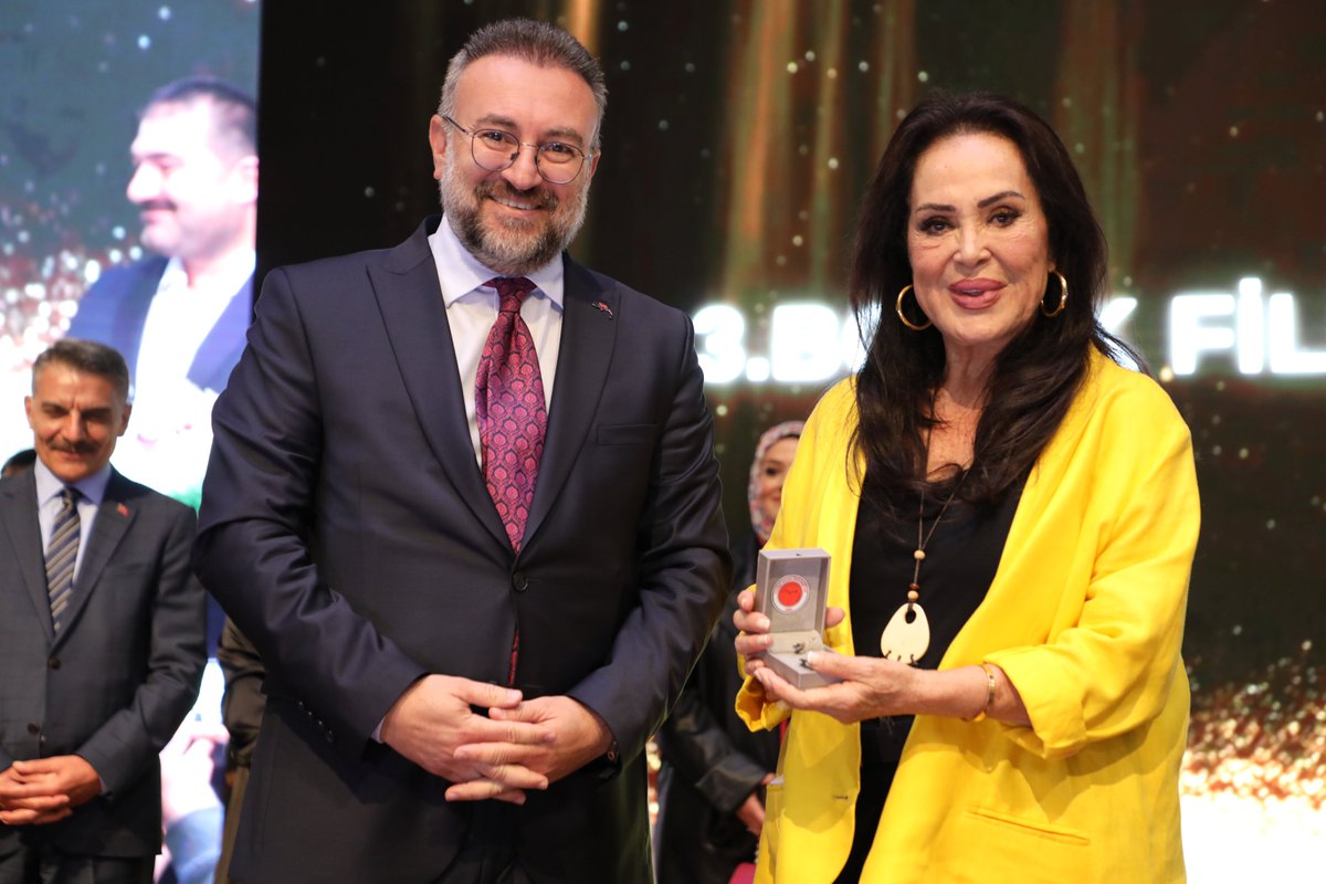 Kültür ve Turizm Bakanlığı Sinema Genel Müdürlüğü'nün desteği ile Yozgat Valiliği, Yozgat Belediyesi  ve Üniversitemiz paydaşlığında düzenlenen 3. Bozok Film Festivali ünlü sinema sanatçısı Türkan Şoray’ın söyleşi programıyla sona erdi.

Ayrıntılar⤵️
bozok.edu.tr/haber/festival…