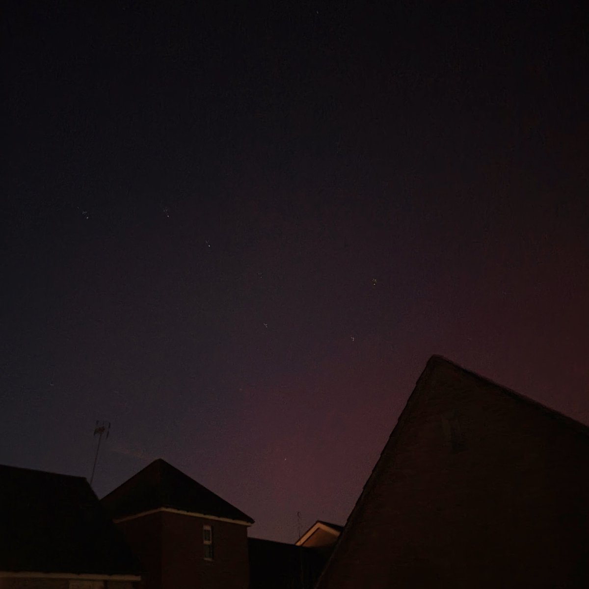 tfc5's tweet photo. Dim but there basingstoke #northernlights https://t.co/UutL0f86Np