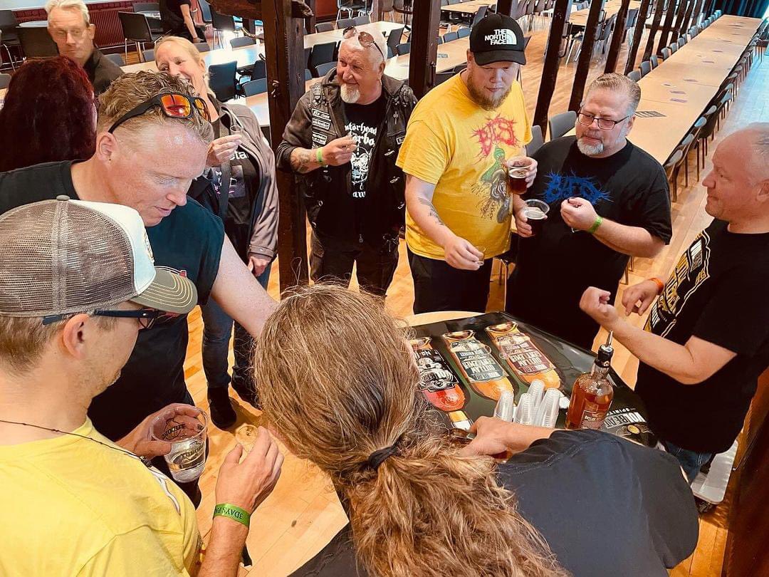 volbeatspirits's tweet photo. Throwing it back to a wild weekend at Næstved Metalfest, sippin’ @VOLBEAT Outlaw Gentlemen Irish Whiskey at the whiskey tasting and watching Michael’s band @Asinhell shred the stage! 😈🥃
📷: Leyla Tunali
#volbeat #irishwhiskey #asinhell https://t.co/Y41OHbx1dP