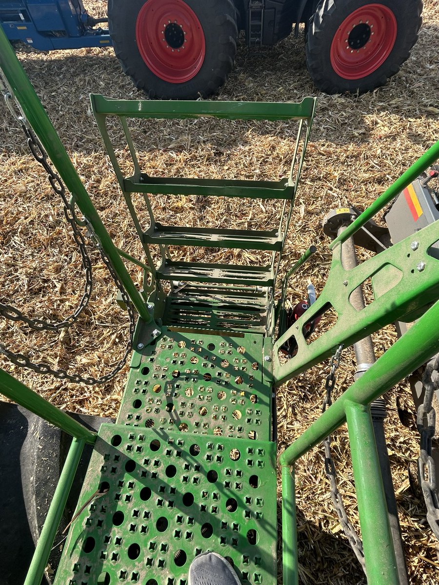 Bryan Arnold tweet media