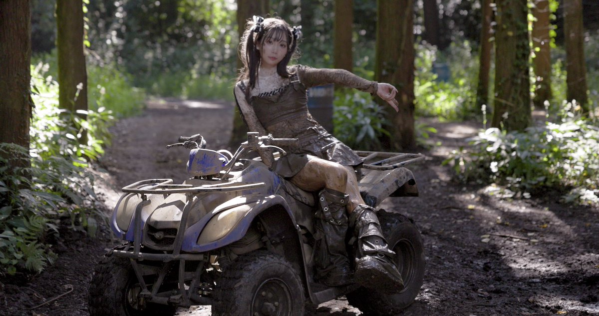 ruinstreetstyle's tweet image. Our Model in Japan, Mari, wearing her #DimMoire denim set and is ready to have a full muddy ATV adventure in #東京バギー村 ! Full video available tomorrow 7am PST.  #muddy #wetlook #wam #mudbike #denim #泥んこ遊び #濡れフェチ #汚れフェチ #地雷女 #地雷ファッション #陷泥 #bikegirl