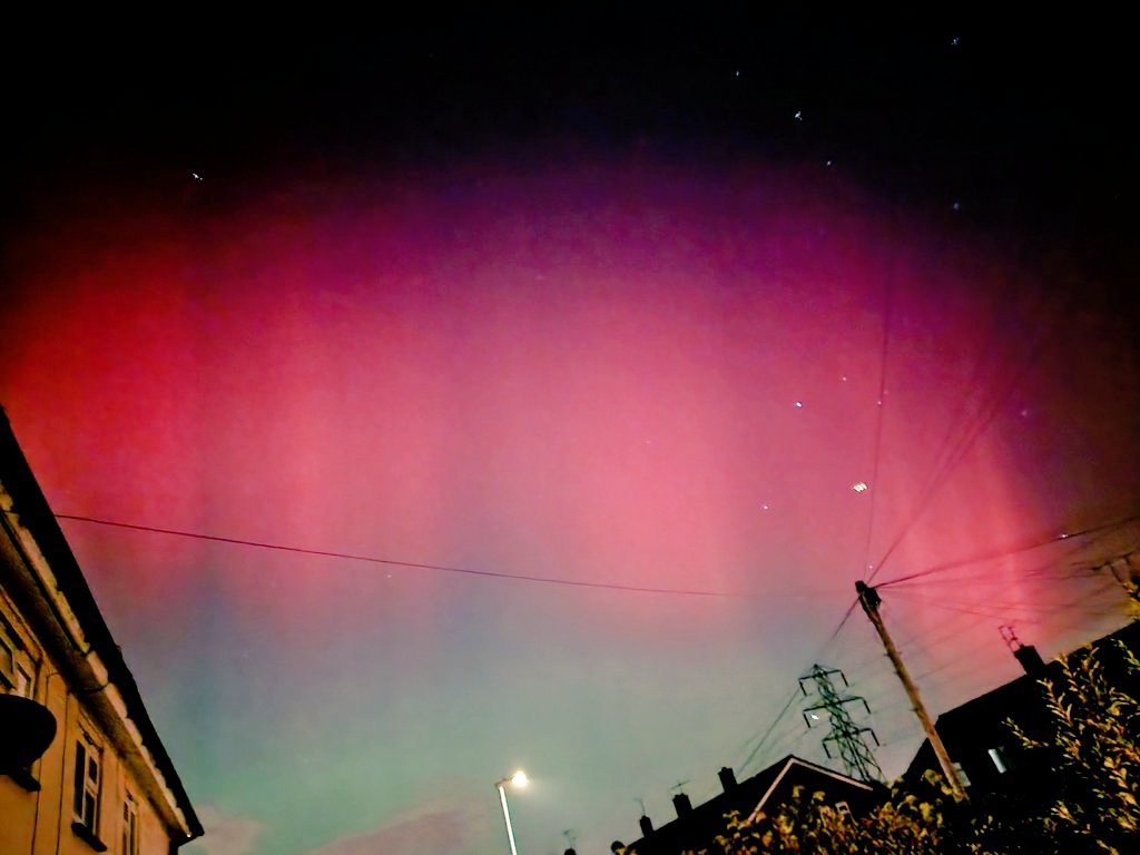 VixRoseGemB's tweet photo. @tpwkmeg Same! I cried the moment my phone camera picked this photo up! 😭 It's just so pretty!! 😍🌌 https://t.co/qNVFLroZPs