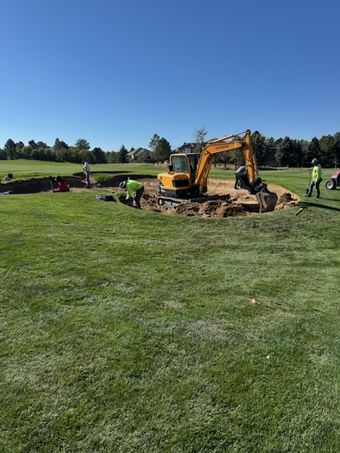 XGD_Systems's tweet photo. @TDI_Golf is at the stunning @ridgecpn with @troon in #colorado #fallgolf #bunkers #turflife #turfgrass #construction #golf #bluesky #bigequipment #hardwork #tdi #xgd https://t.co/JVWA2aPs4j