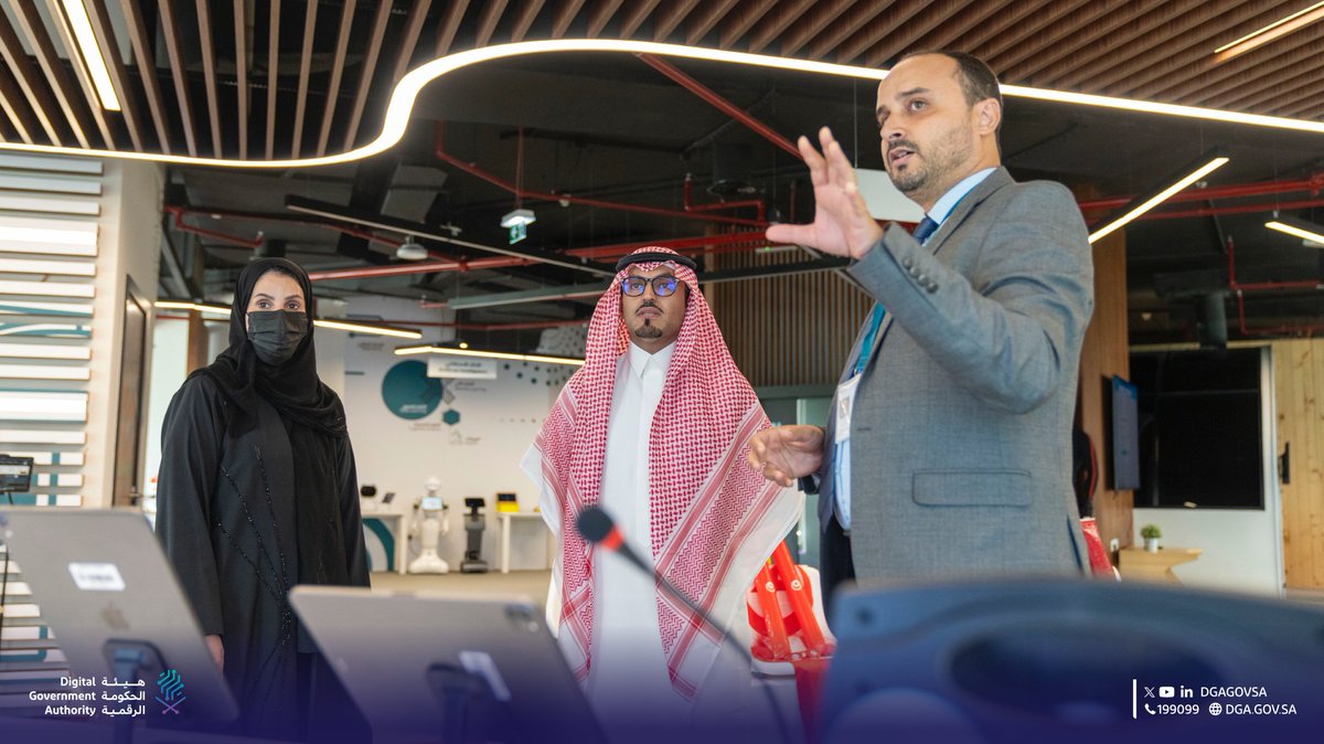 DgaGovSa's tweet photo. زار الرئيس التنفيذي لمركز الابتكار والتقنيات الناشئة في هيئة الحكومة الرقمية، سعادة م. عبدالمحسن الماضي، مركز مدى ومركز الاتصال الحكومي، ومختبر تسمو للابتكار، في دولة قطر، حيث اطلع خلال زيارته على جهودها في التحول الرقمي وأبرز منتجاتها وحلولها التقنية وخدماتها للمستفيدين.