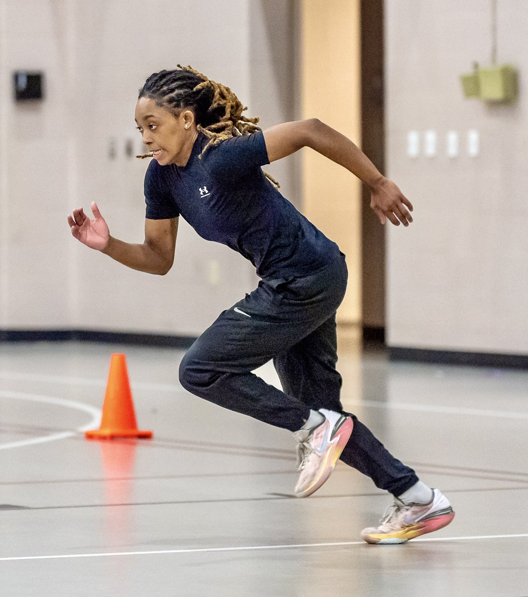 #ShowcaseBasketball #SkillsCamp

 Shuttle Run “Suicide”🔝 Performers

6 Players 👀 with Sub 30sec Runs 💨 

2026 Aniyah Anthony: 27.42
2027 Charlotte Caviness: 28.19
2026 Kaylii Williams: 28.75
2029 Annie Vermillion: 29.45
2027 Kierstyn Earnhart: 29.50
2027 Charli Marcum: 29.75