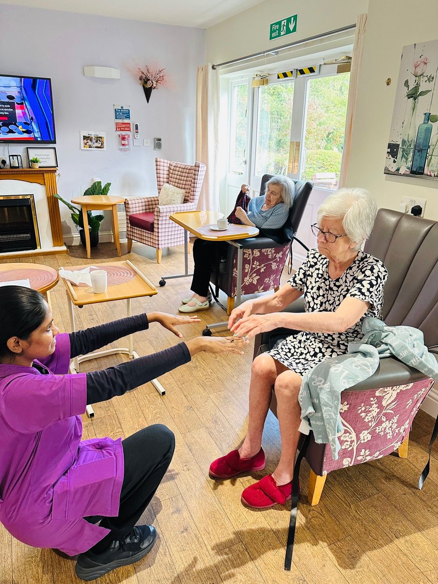 BlackbrookAH's tweet photo. Gentle zest movements @AnchorLaterLife @anchorzestwell1 #care #exercise https://t.co/p9HlJyinMa